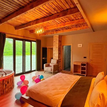 Heaven Vip Wooden Palace Nocleg ze śniadaniem *